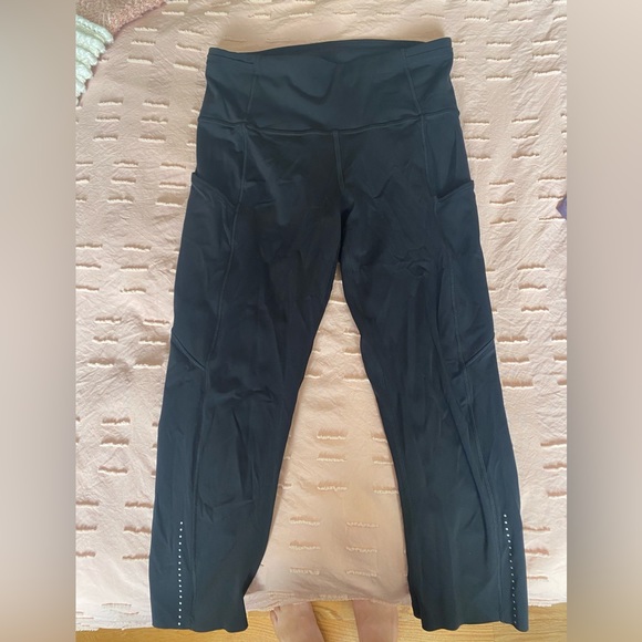 Size 6 lululemon capris - Picture 1 of 5